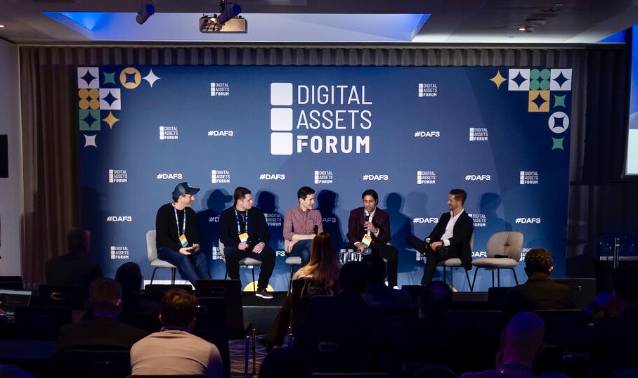 The Digital Assets Forum in London turned out to be one of those events where you can feel a market maturing in real time. Strong attendance, highly engaged professionals, conversations less about what is possible and more about how to operate at scale, under regulation, and with bank-grade reliability. The event highlighted a clear shift: this is no longer an experimental sandbox, it’s infrastructure territory.